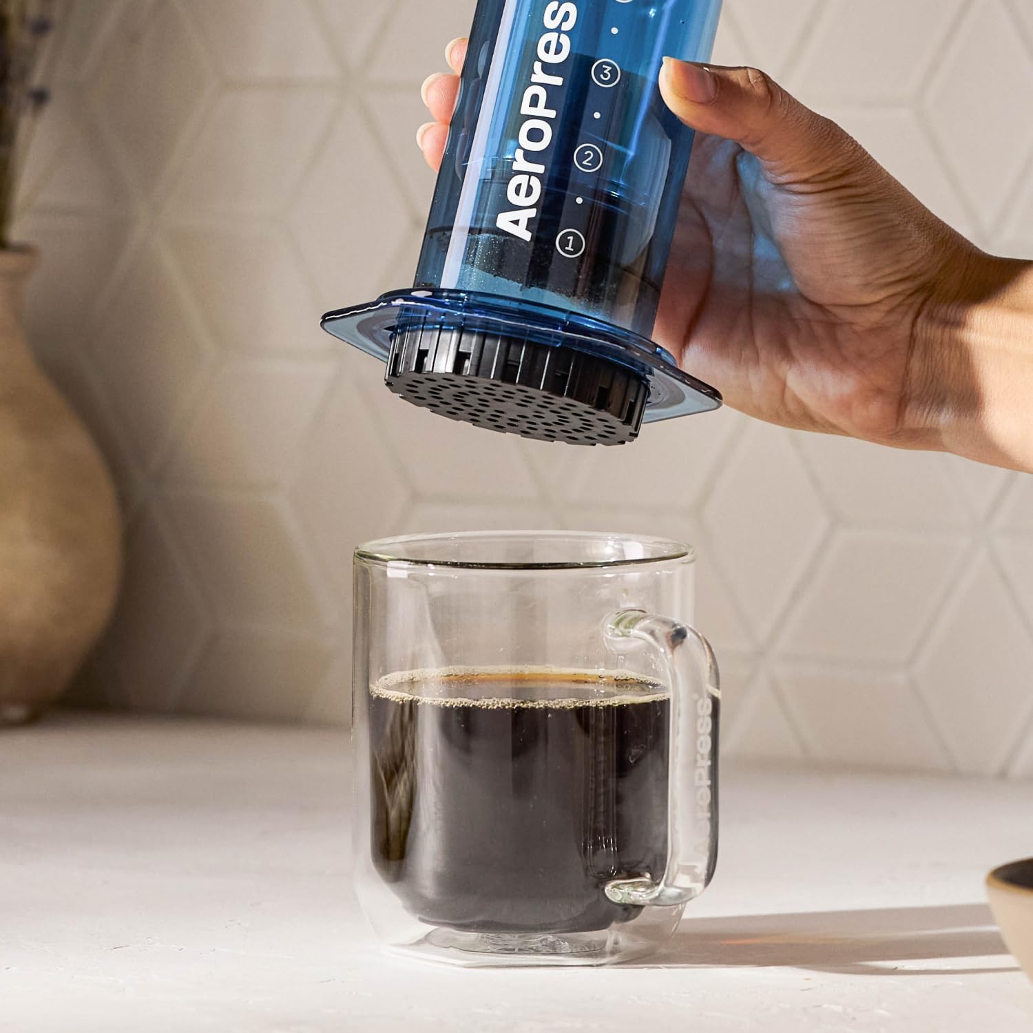 Amazon｜【国内正規品】 エアロプレス (AeroPress) 本体 エアロプレス